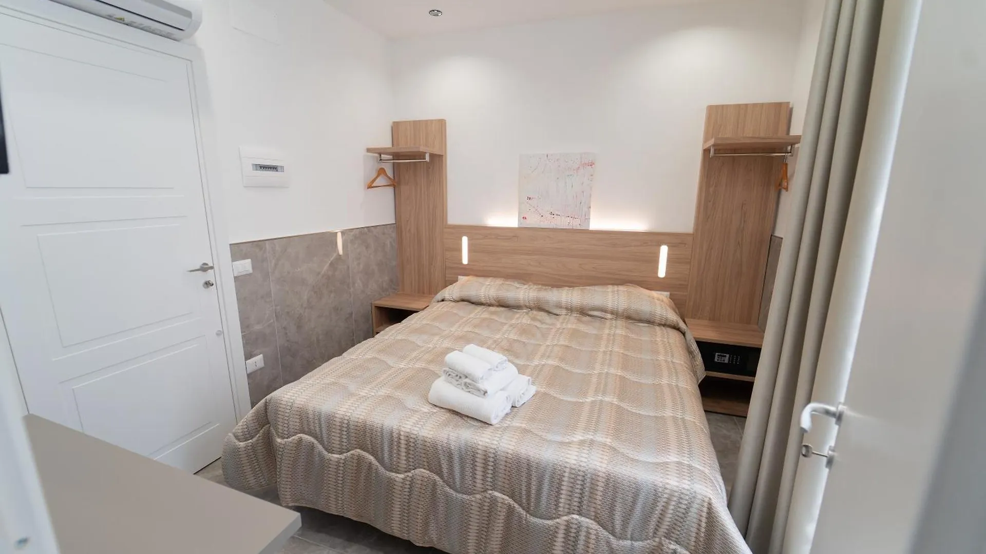 ** Guest house Le 4 Stagioni Dante H Napoli Centro, By Clapa Group Hotel Italy