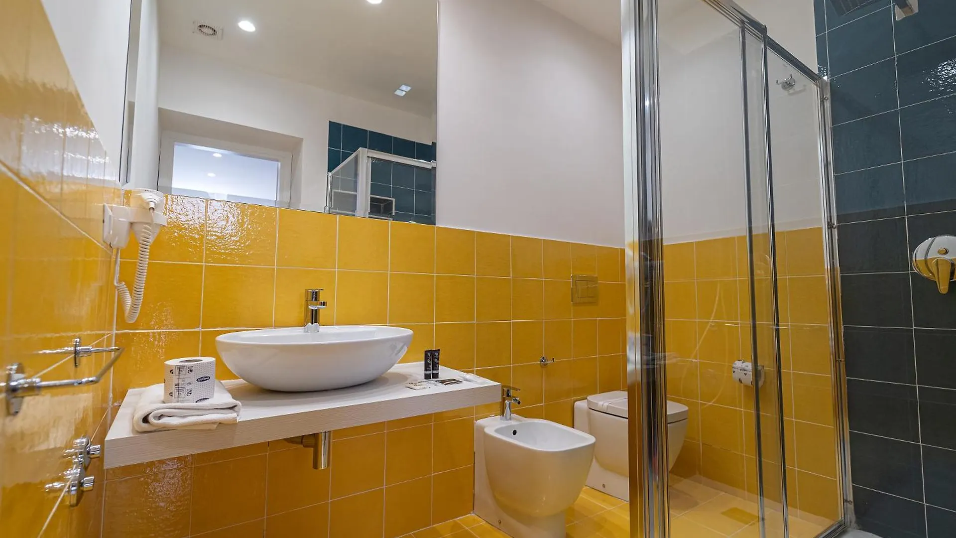 Le 4 Stagioni Dante H Napoli Centro, By Clapa Group Hotel 2*, Napels